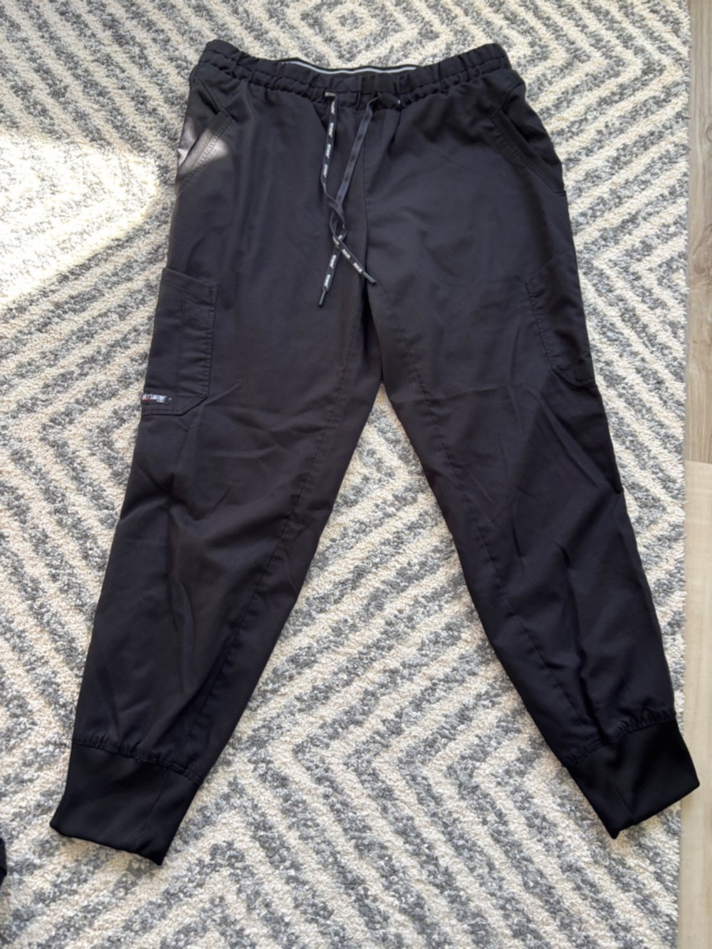 Grey’s Anatomy Black Scrub Set with Jogger Pants - Picture 5 of 9